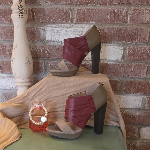 Charles David Red and Tan Platform Heels - Picture 5 of 14